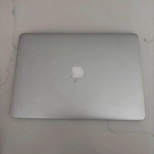 Apple MacBook Air 13" Intel Core i5 4GB RAM 128GB SSD Silver macOS Catalina